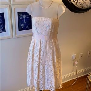 NWT Beautiful peach lace dress Sz 8